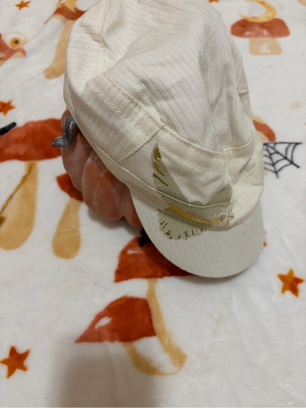 Vintage Y2K Newsboy Cap with Golden Bird Decal